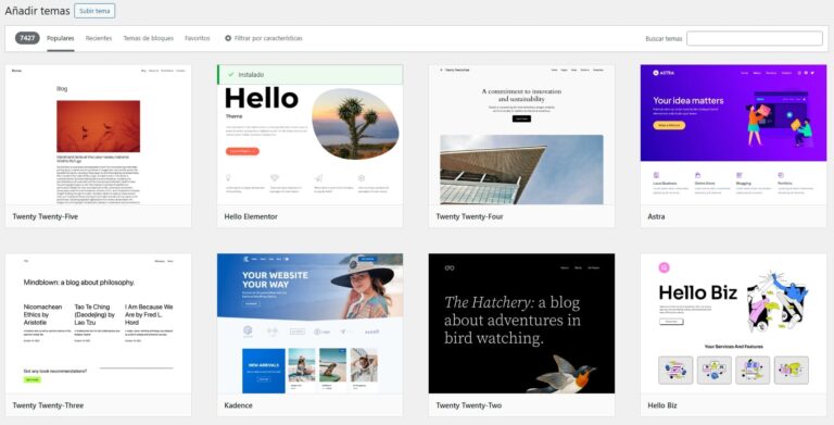 Repositorio de temas de WordPress mostrando opciones populares como Hello Elementor, Astra y Kadence.